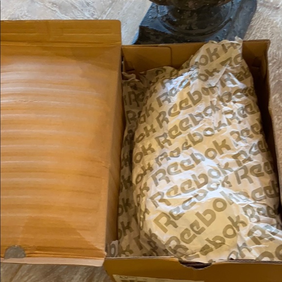 Metallic gold Reebok’s - Picture 6 of 6